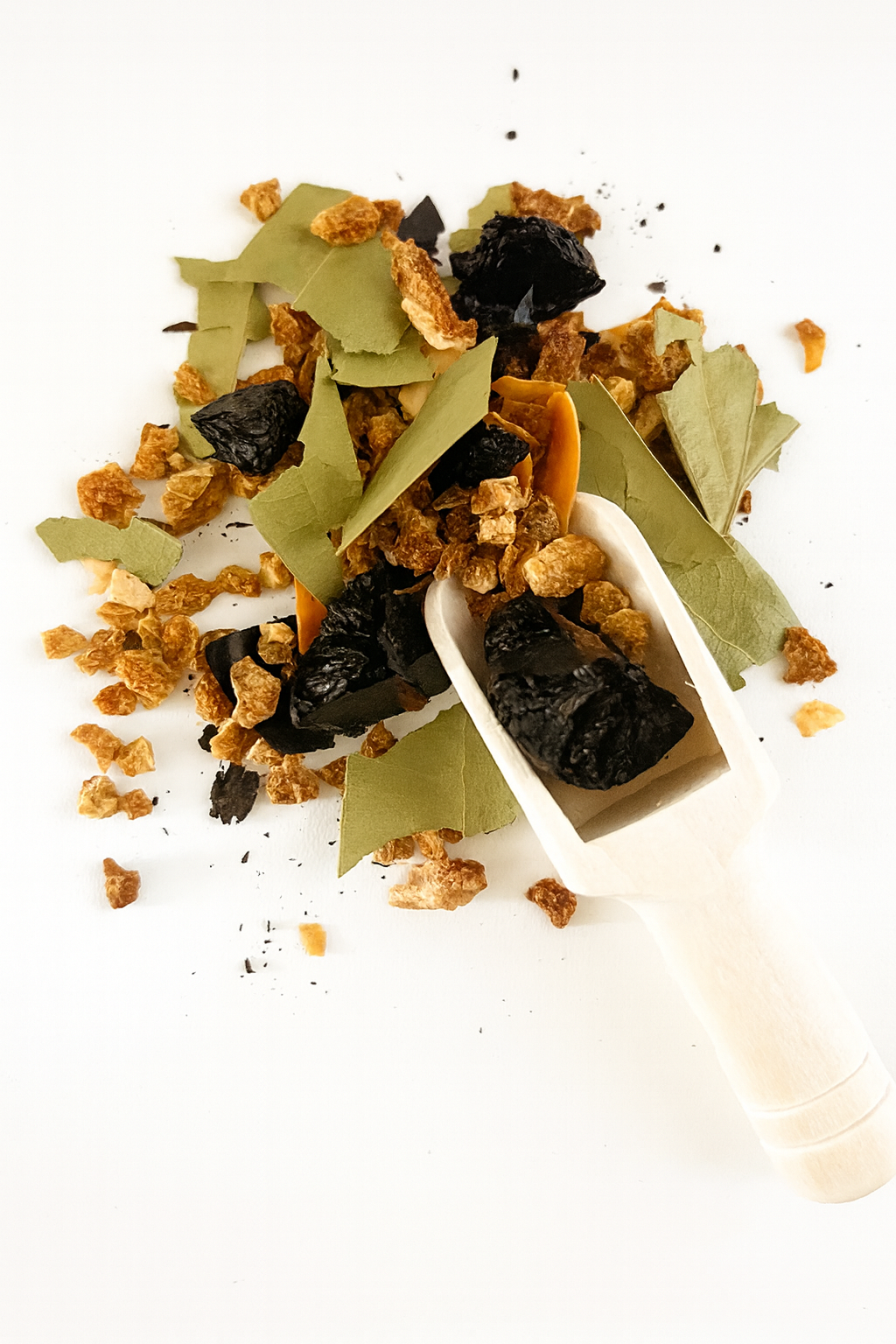 Infusion de citron noir d’Iran, feuilles de cannelle, macis