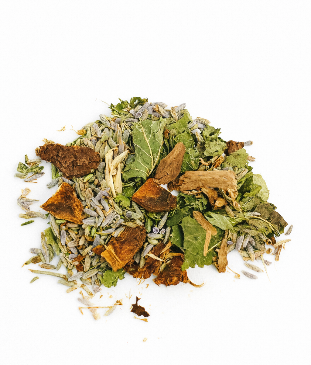 Mélange de plantes séchées pour infusion, composé de racine d’églantier, lavande, mélisse et badiane