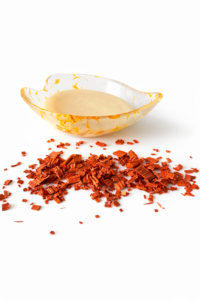 Fondant parfumé au bois de sental Fondant artisanal parfumé au bois de sental dans coupelle.