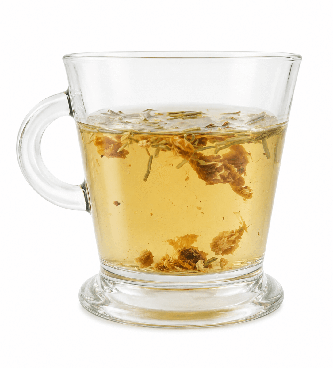 Infusion sans théine romarin gingembre orange douce dans une tasse en verre sur fond blanc.